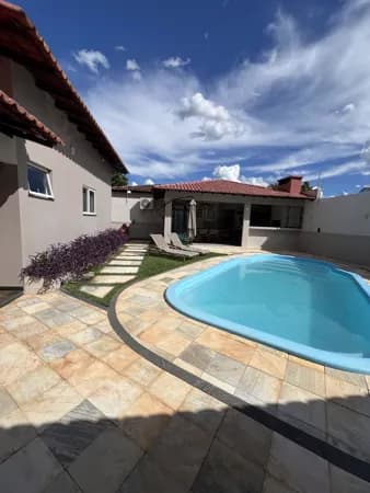 Casa à venda em Barreiras – 2 suítes, piscina e energia solar