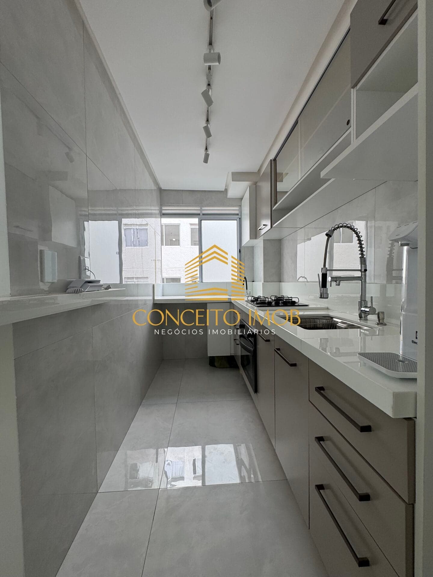 Lindo apartamento com fino acabamento 2/4 - Nascente