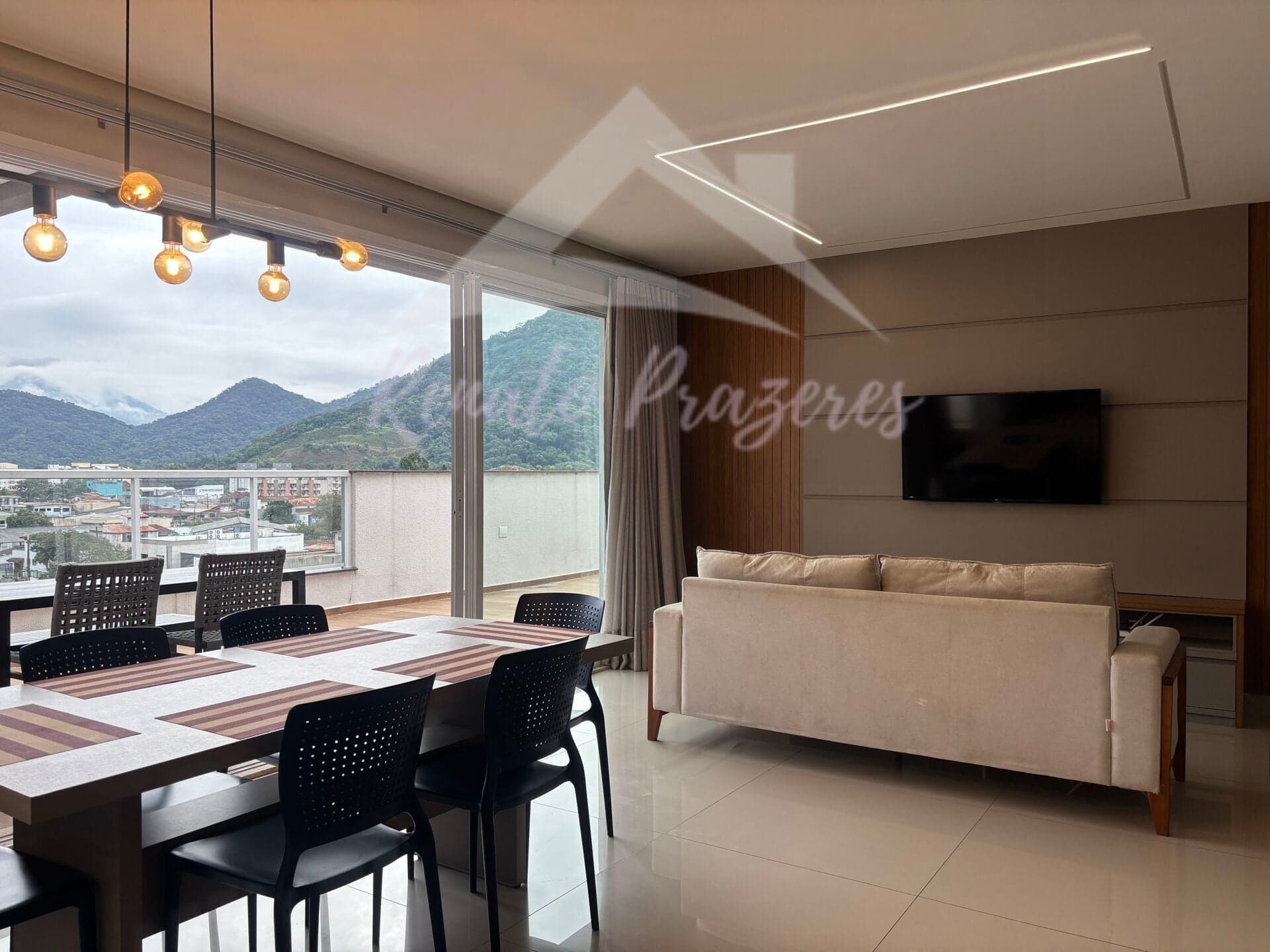 Cobertura de 140m2 com 03 dormitórios por R$1.500.000,00, Centro, Ubatuba/SP