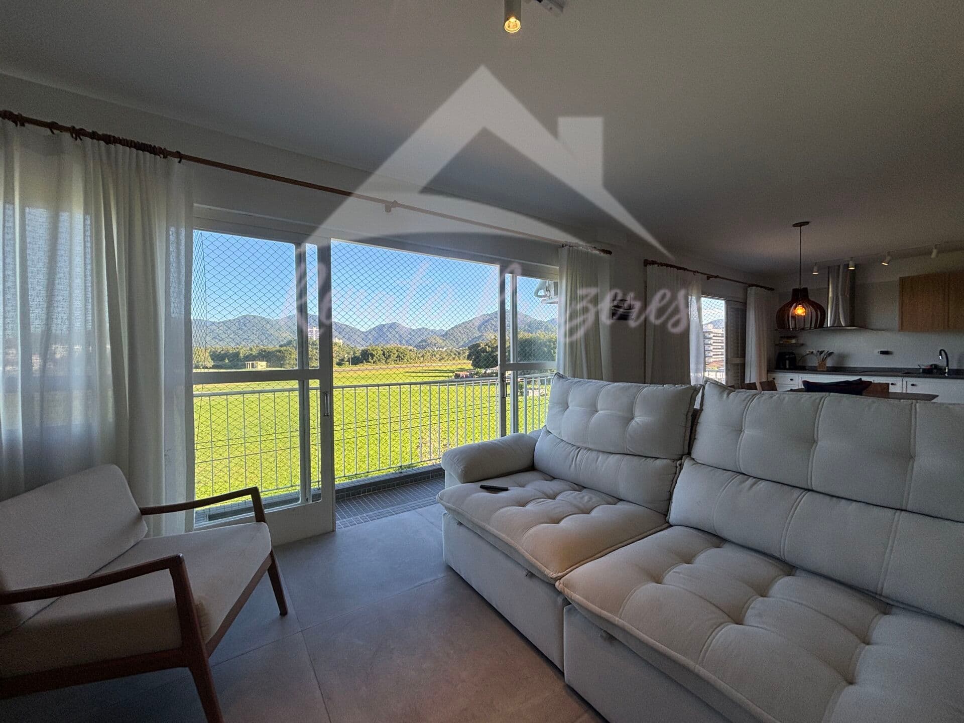 Apartamento de 148m2 com 03 dormitórios e vista mar, Ubatuba/SP