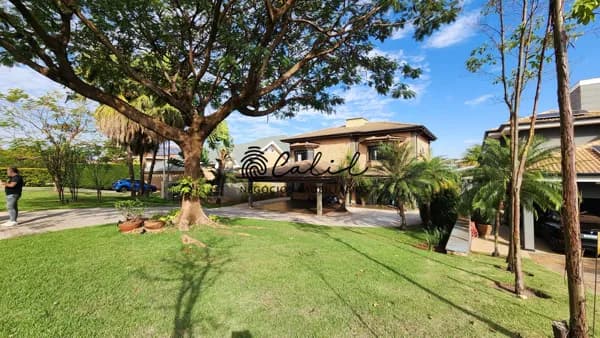 Sobrado no Condomínio Gênova | 3 Suítes | Terreno de 850 m² | Área Gourmet e Piscina