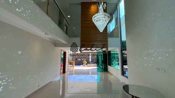 Casa sobrado, localizada no bella citta com 307m² de área construida