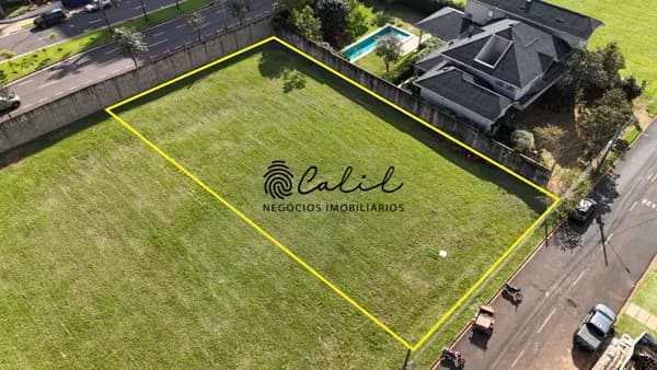 Terreno plano de 1.246,70 m² na parte alta do Condomínio Royal Park – 27 metros de frente