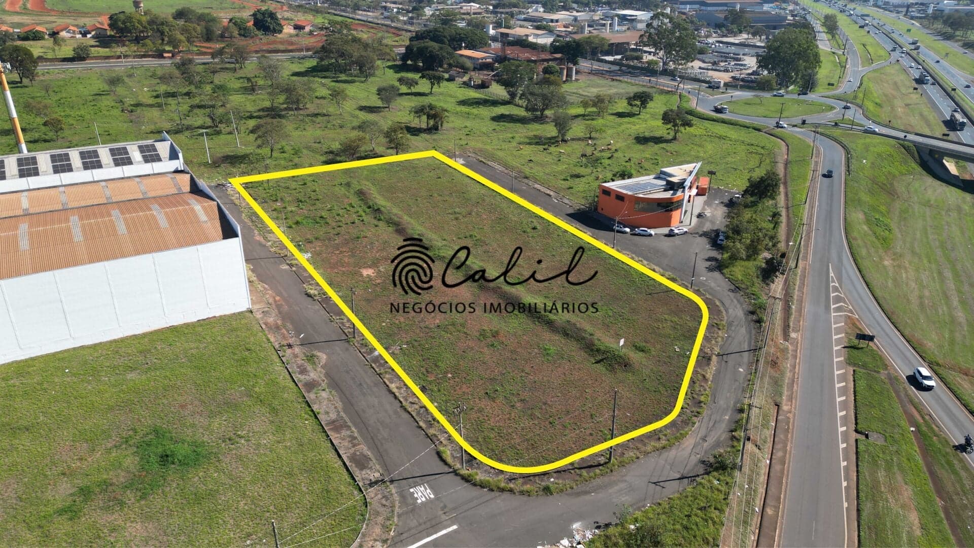 Área Industrial de 7.450 m² às Margens da Anhanguera | Excelente Visibilidade e Logística
