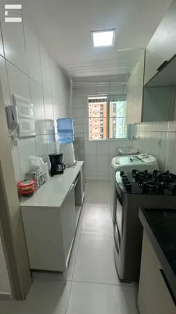 Apartamento 100% mobiliado para locação no Edifício Strauss, localizado na Jatiúca.