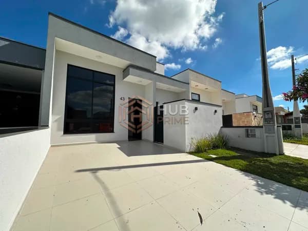 Casa Térrea Moderna no Condomínio Laguna: Lazer de Clube e Localização Privilegiada