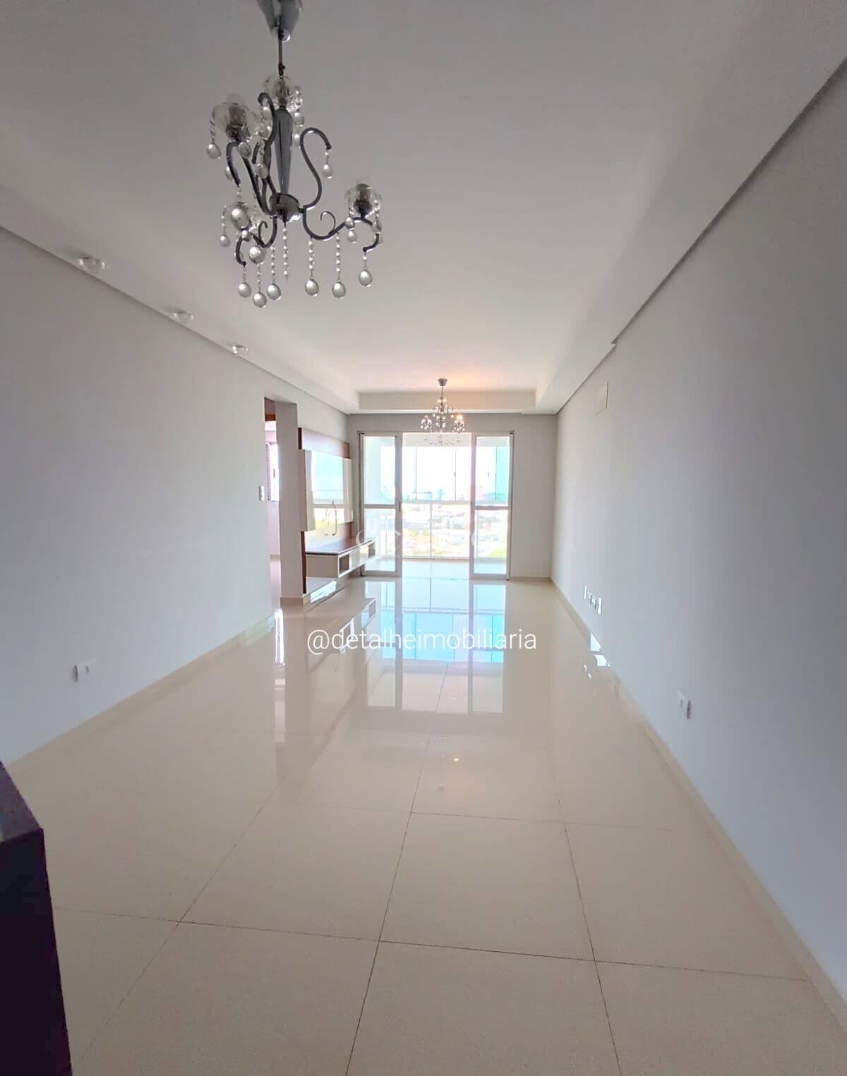 Apartamento com 2 dormitórios a venda no centro.