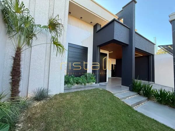Casa Térrea de Alto Padrão com Piscina e Automação | Bairro Canadá