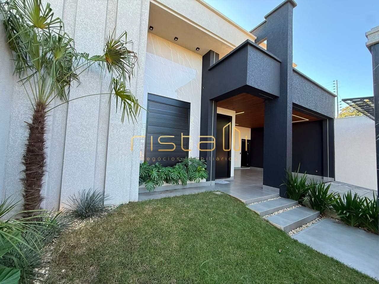Casa Térrea de Alto Padrão com Piscina e Automação | Bairro Canadá