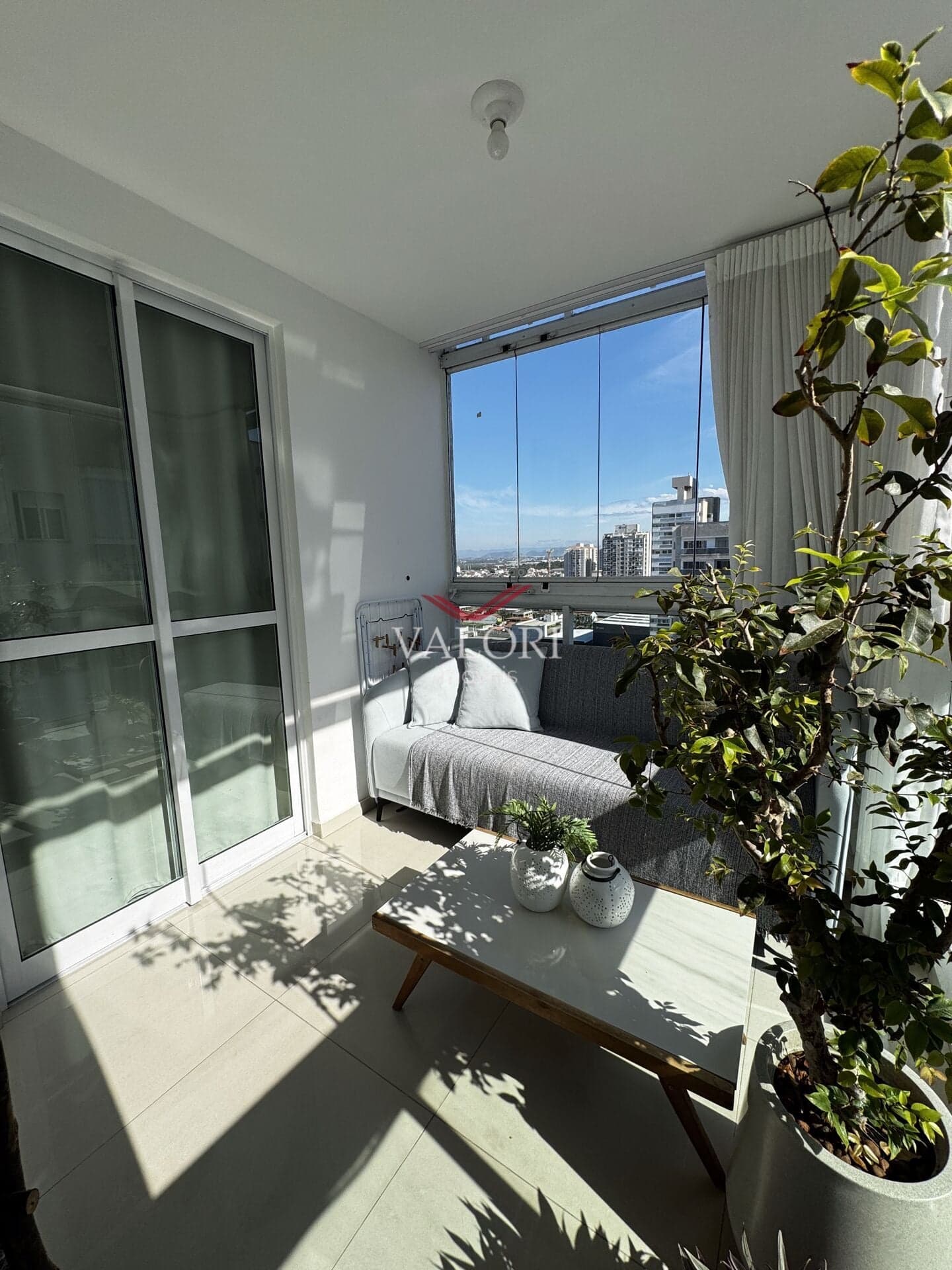 Apartamento na Praia de Itaparica de 2 Quartos sendo 1 Suíte Próximo ao Mar