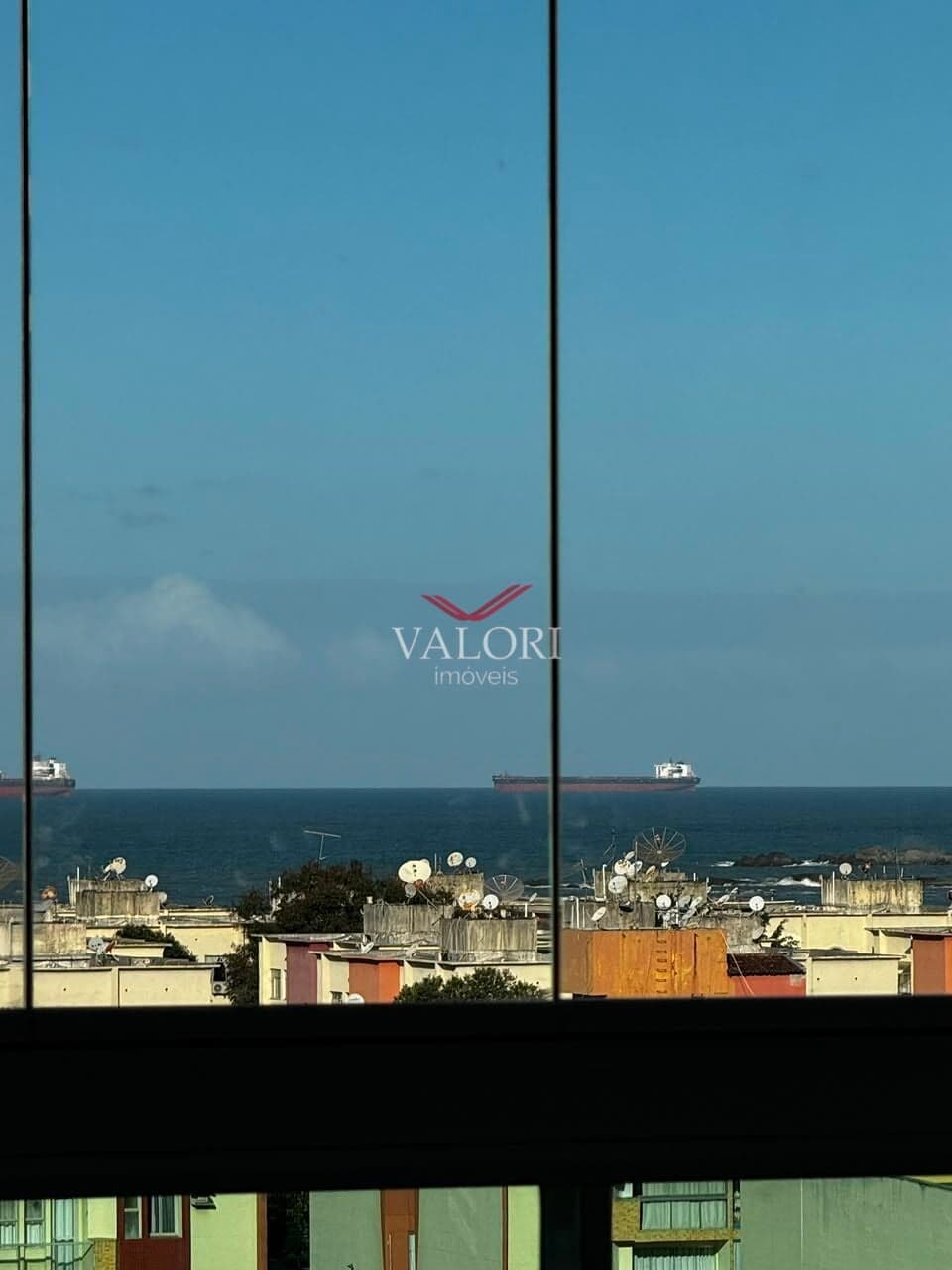 Apartamento em Itapuã com 3 Quartos sendo 1 Suíte com Vista para o Mar