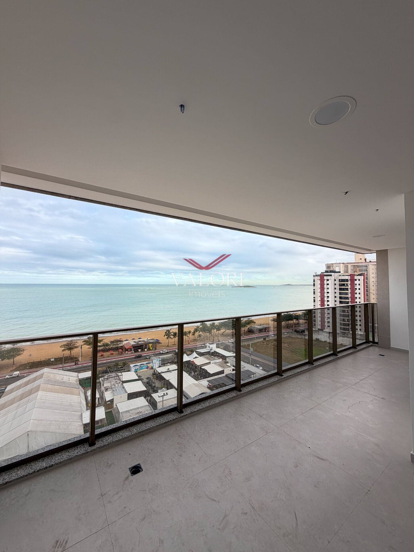 Apartamento Alto Padrão em Itapuã Frente Mar com 3 Suites