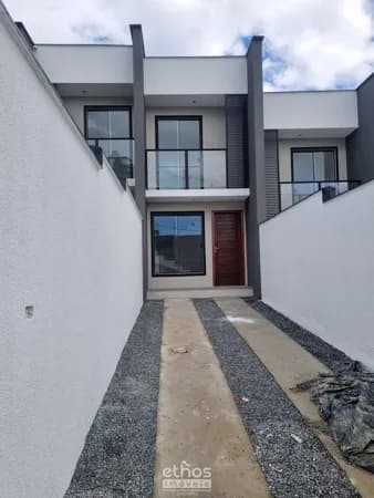 Sobrado em Joinville - Jarivatuba