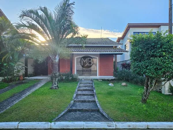 Casa com 3 dormitórios sendo 1 suite em condomínio