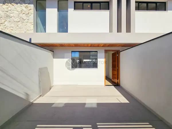 Casa com 2 dormitórios sendo 1 suite e piscina