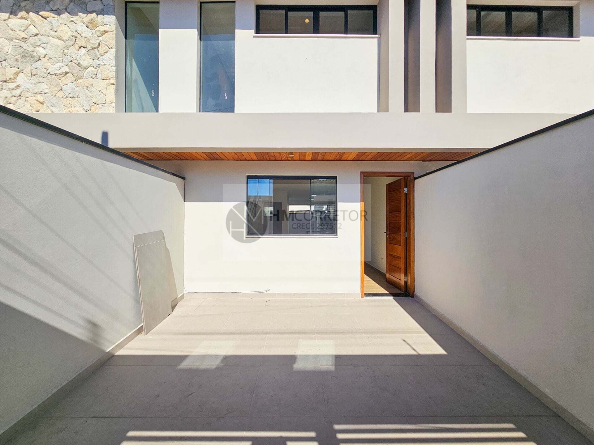 Casa com 2 dormitórios sendo 1 suite e piscina