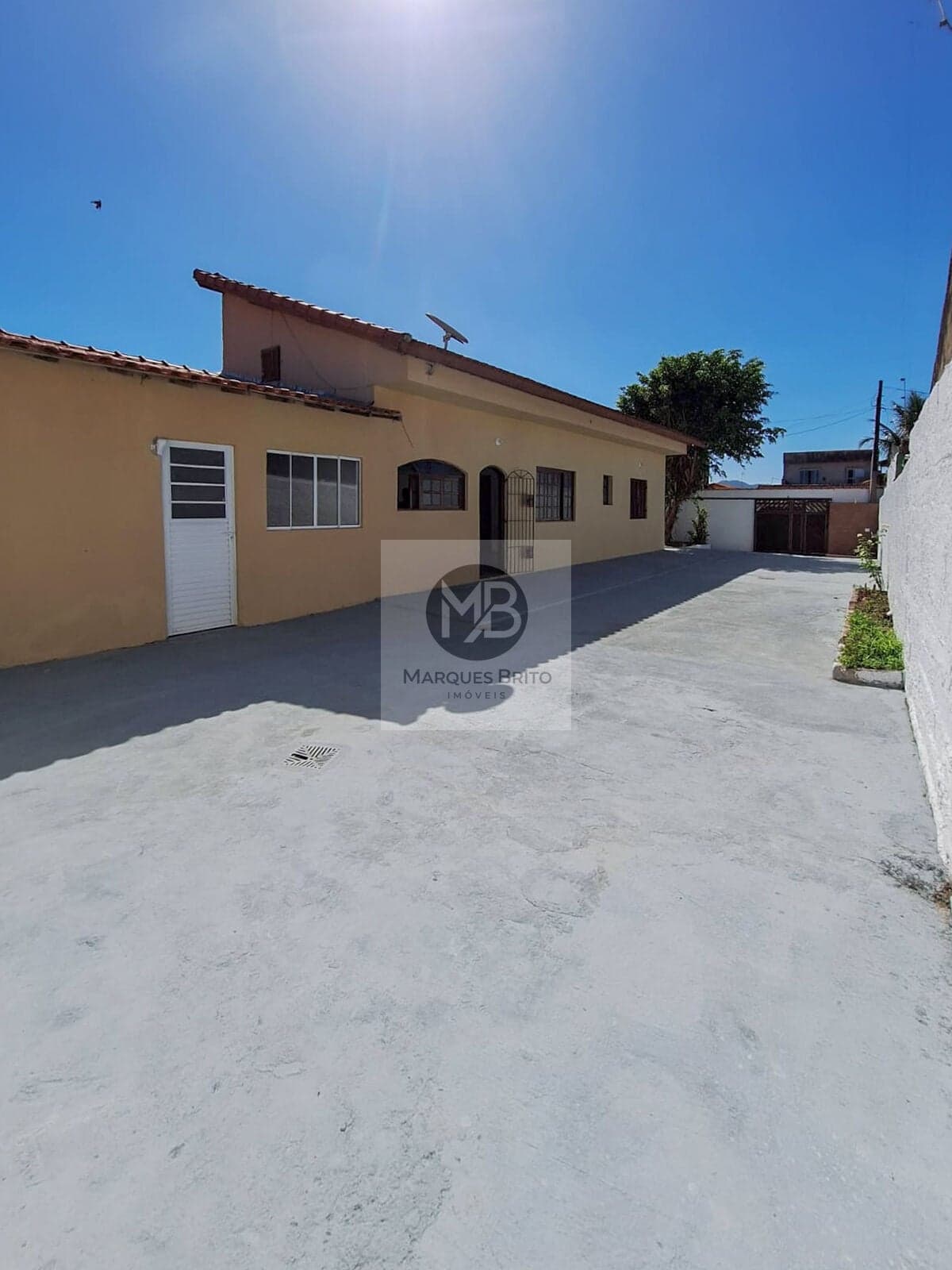 Casa com 2 dormitórios sendo 1 suite bem localizada