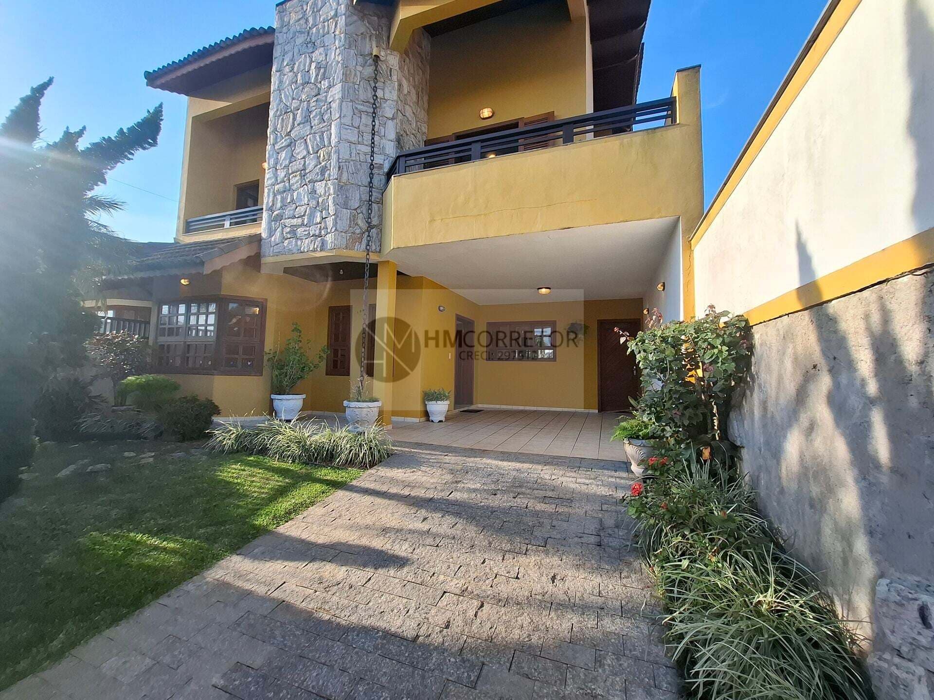 Sobrado com 3 quartos sendo 3 suítes à venda, 222 m² em 2 lotes 500m² - Oásis - Peruíbe/SP