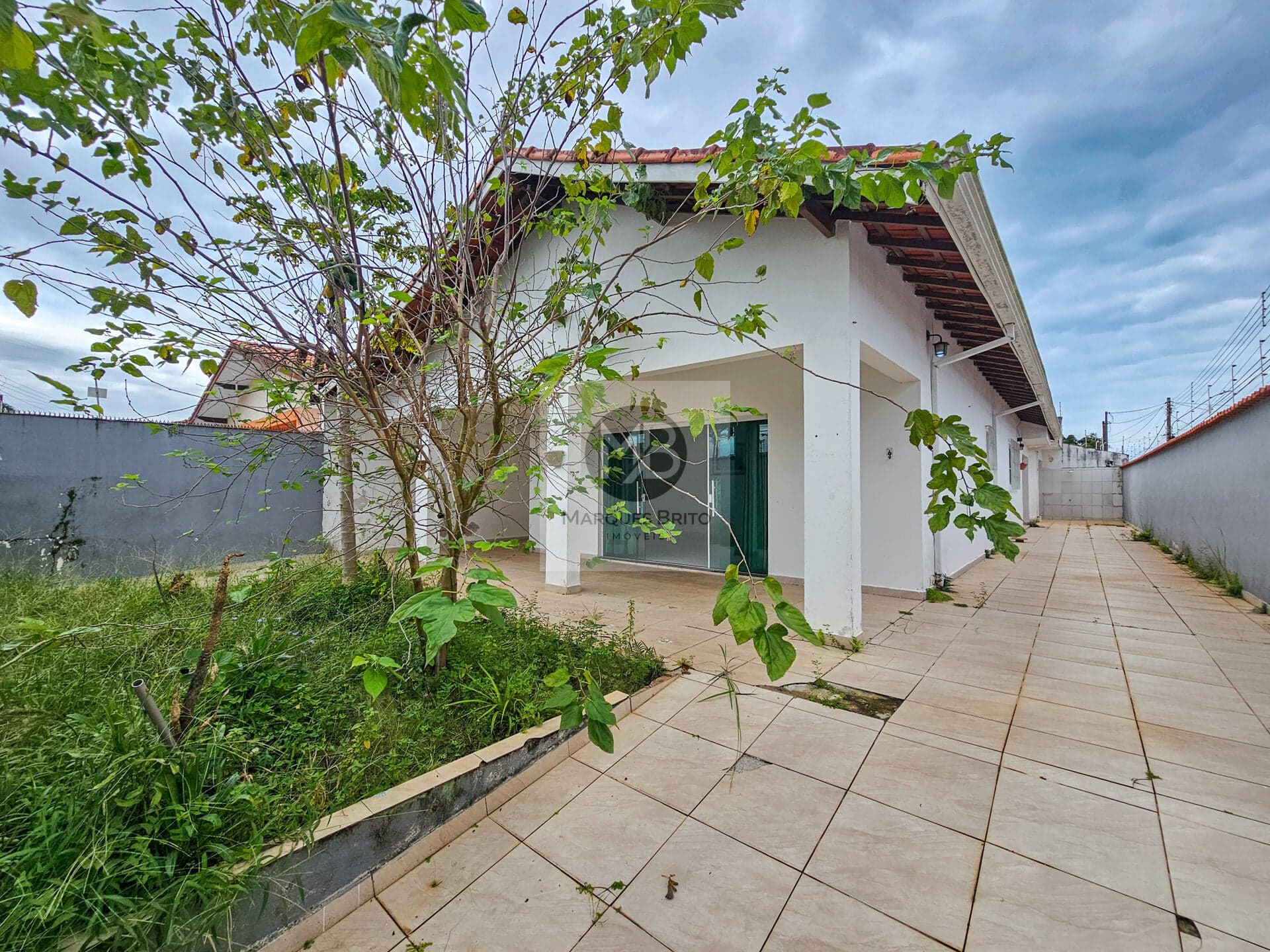 Casa com 2 dormitórios sendo 1 suite e edicula