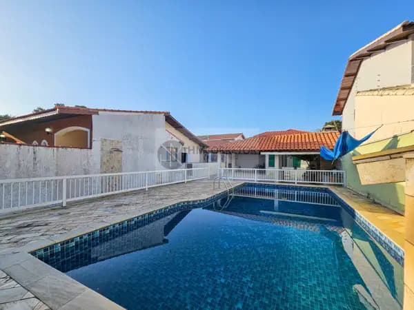 Casa de 2 lotes com 5 dormitórios e piscina