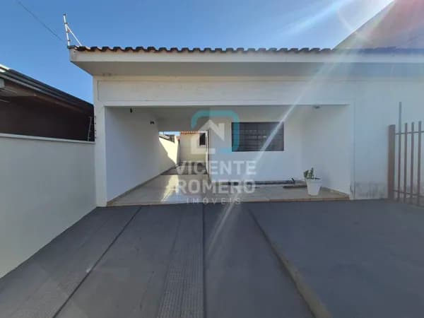 Casa Padrão Em Excelente Localização 2 Quartos 1 Banheiro 3 Vagas De Garagem