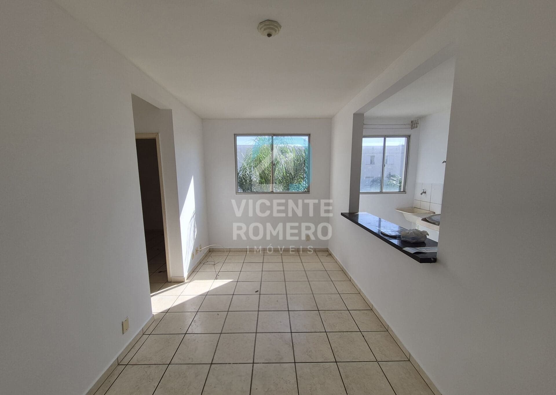 Apartamento Padrão 2 Quartos, Sala, Cozinha, 1 Banheiro e 1 Vaga De Garagem ao Lado do Supermercado MAX ATACADO