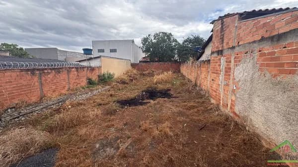 Lote de 360m² no Jardim Canedo 1 em Senador Canedo