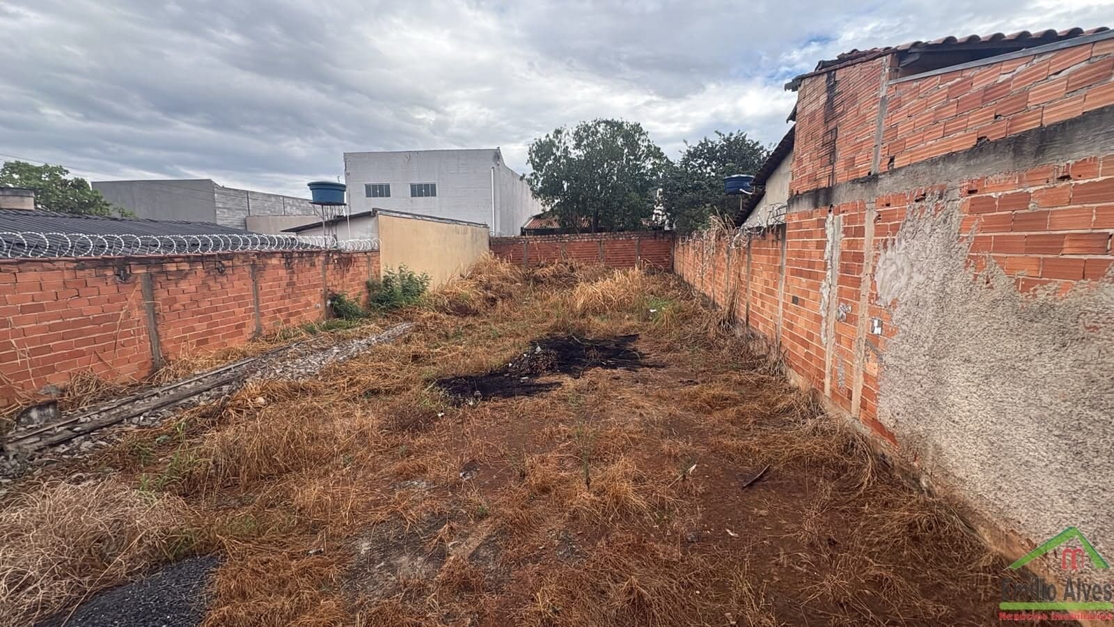 Lote de 360m² no Jardim Canedo 1 em Senador Canedo