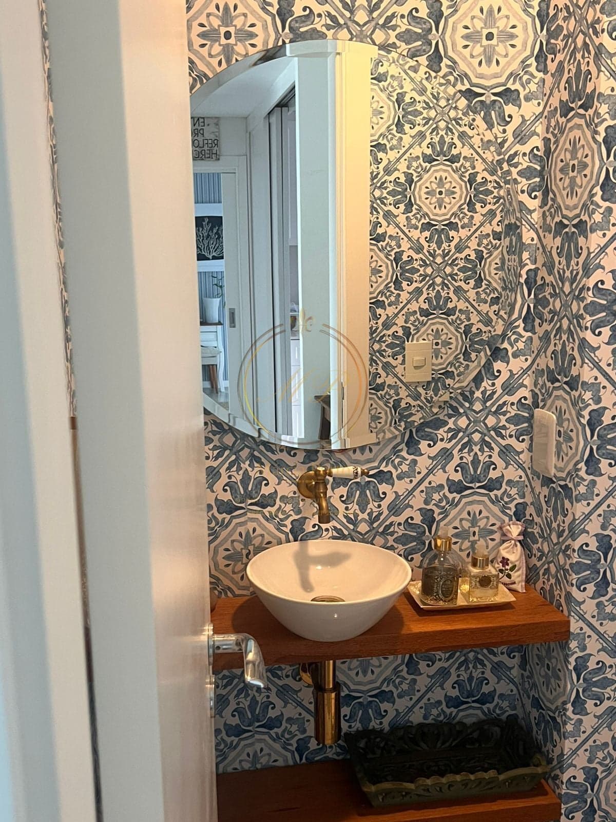 Apartamento finamente decorado e mobiliado p/ locação