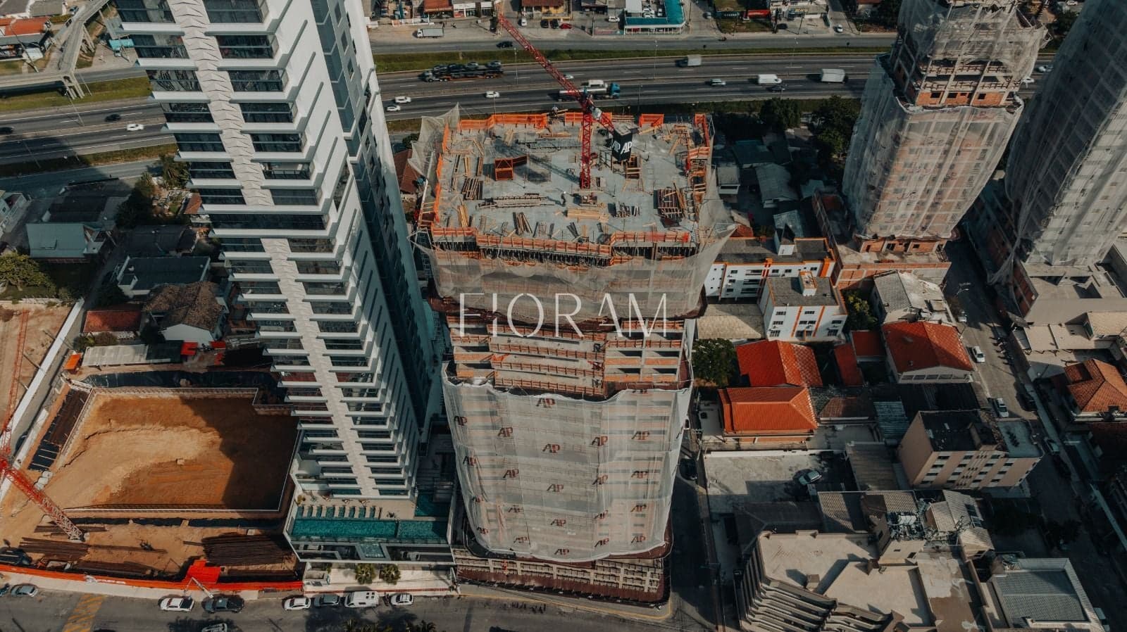 Oportunidade de apartamento com 4 dormitórios, ao lado da Praça da Paz, Itapema, SC
