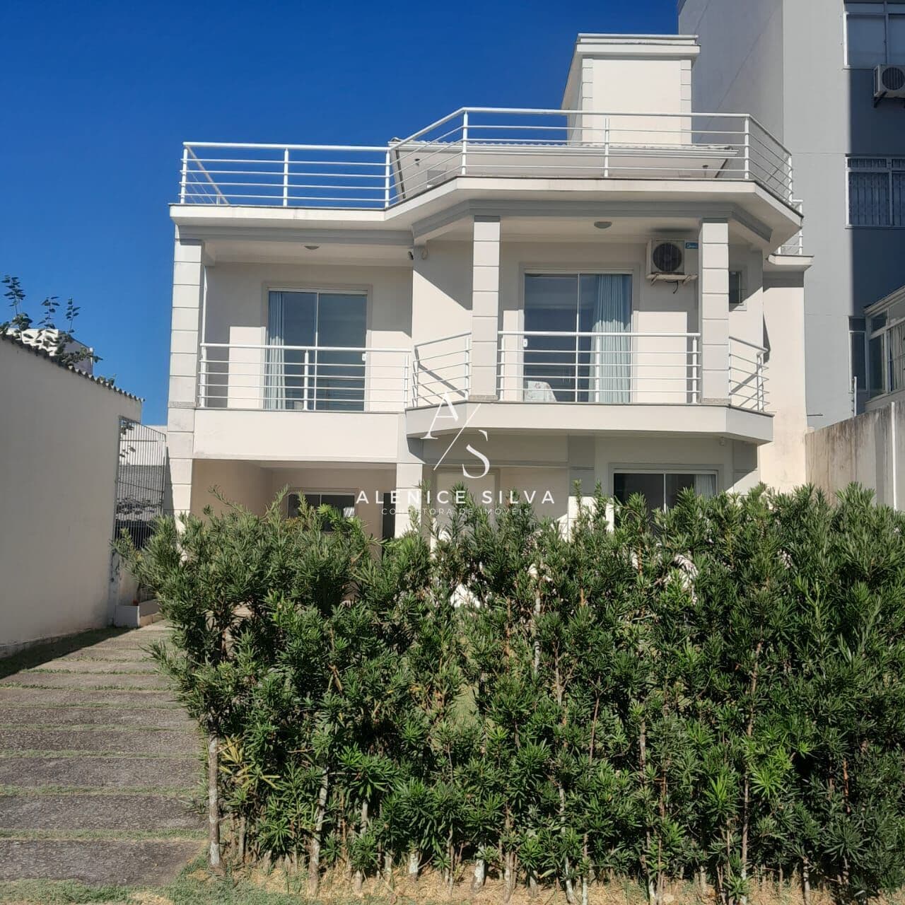Casa 03 dormitórios sendo um suite em Barreiros, São José/SC