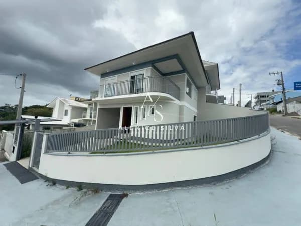 Sobrado três dormitórios sendo um suite em Forquilhas, São José/SC