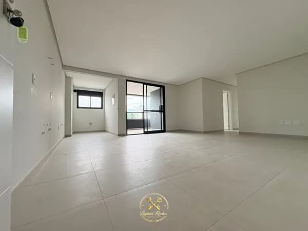 Apartamento espaçoso com 04 dormitórios com 01 suite