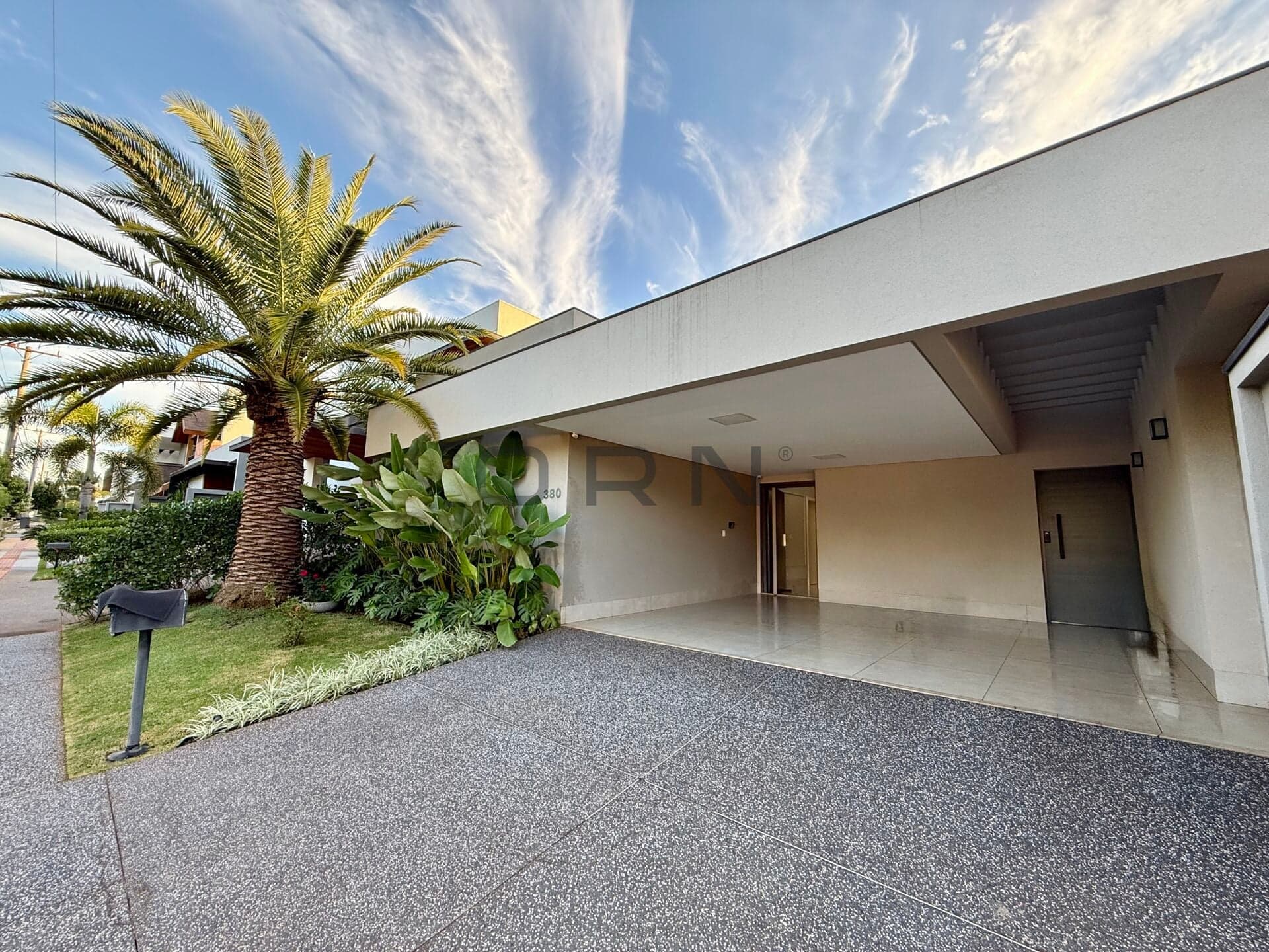Casa em Condomínio – Porteira Fechada
