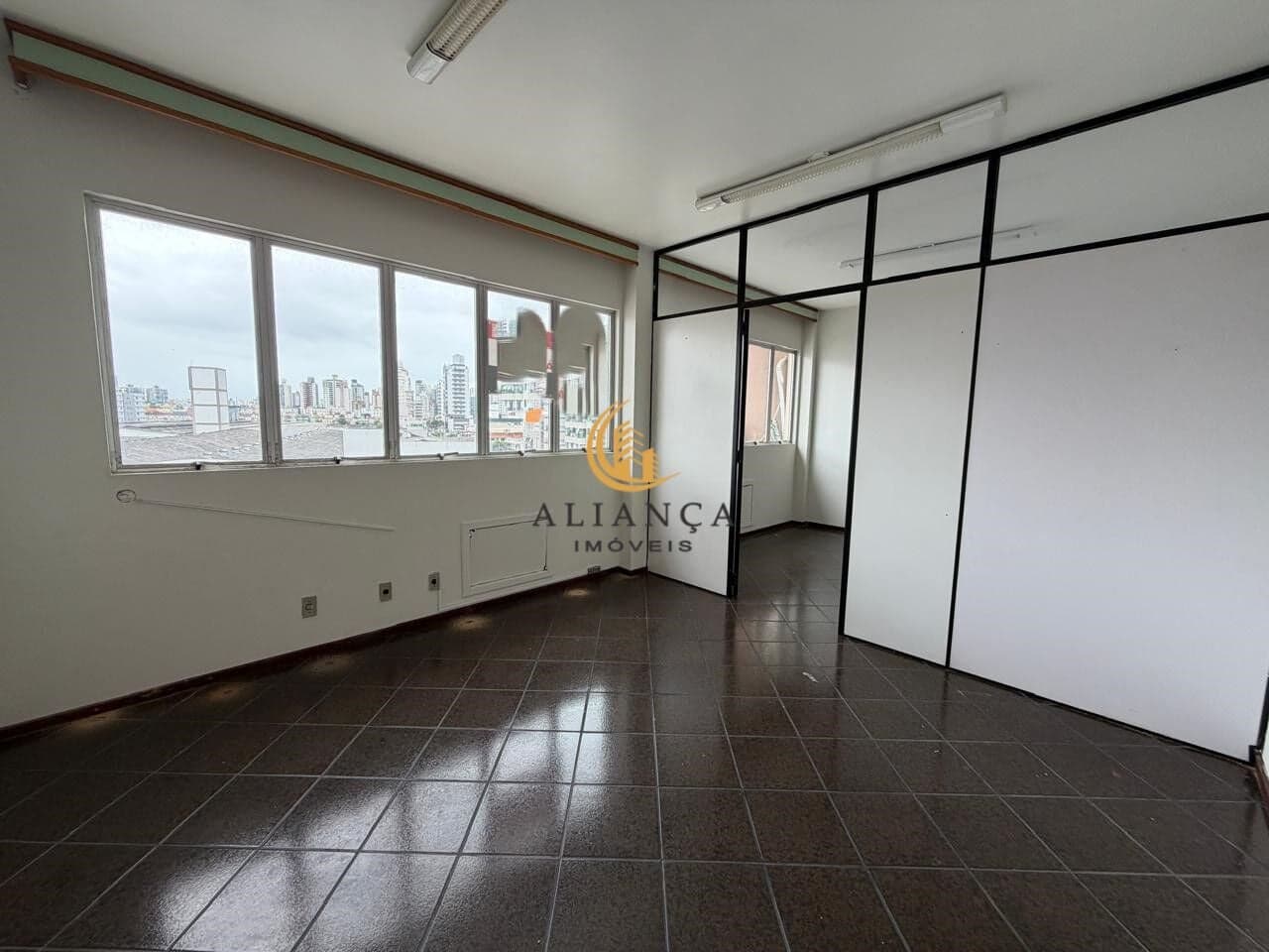Sala comercial em Kobrasol, São José/SC