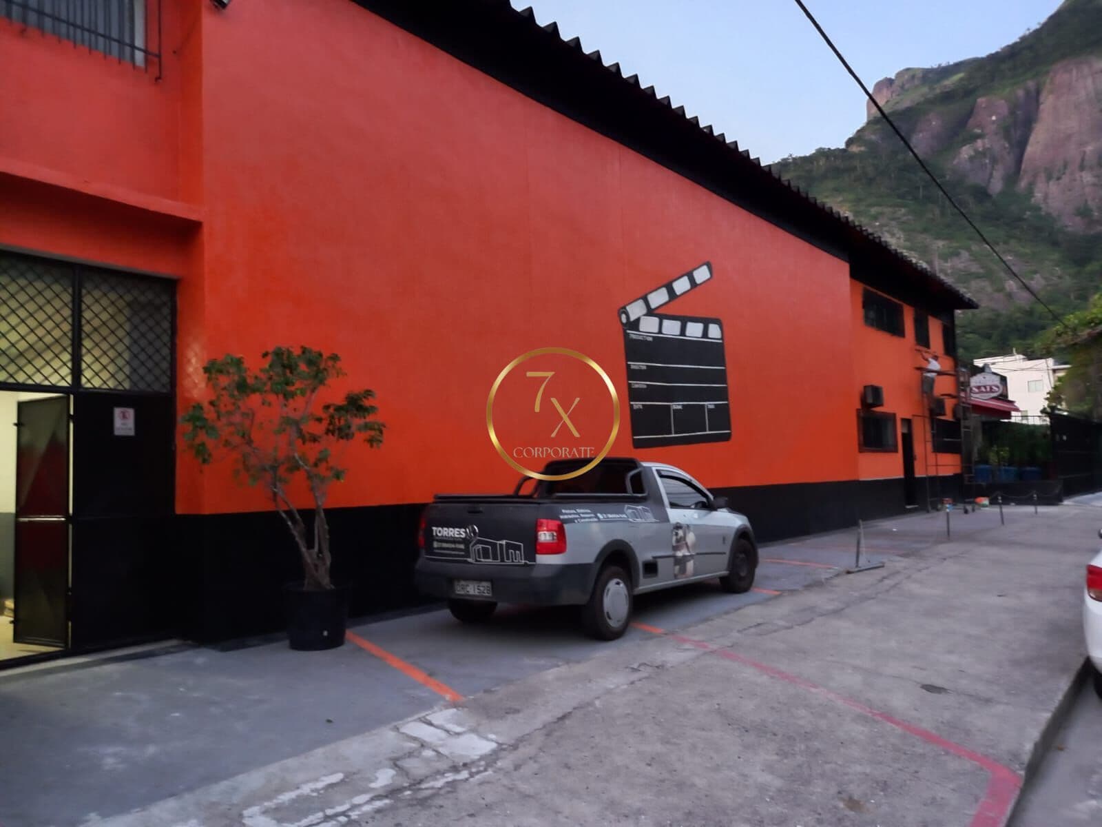 Prédio Comercial Exclusivo com 3 Studios de Alto Padrão e Vista Panorâmica para a Pedra da Gávea