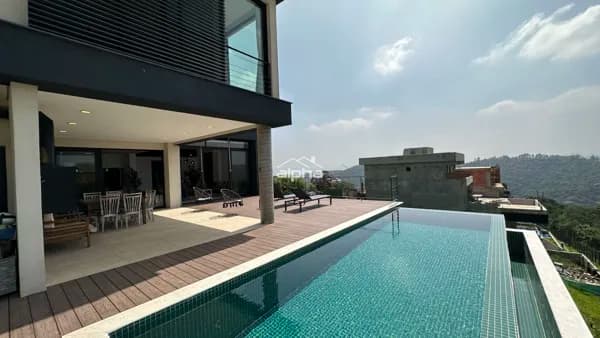 Excelente casa, com vista permanente para a reserva ambiental!