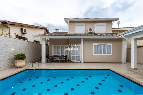 Casa de Condomínio em Santana de Parnaíba - Alphaville