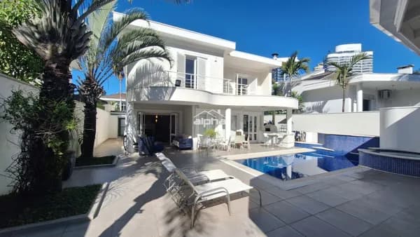 Casa de Condomínio em Santana de Parnaíba - Alphaville