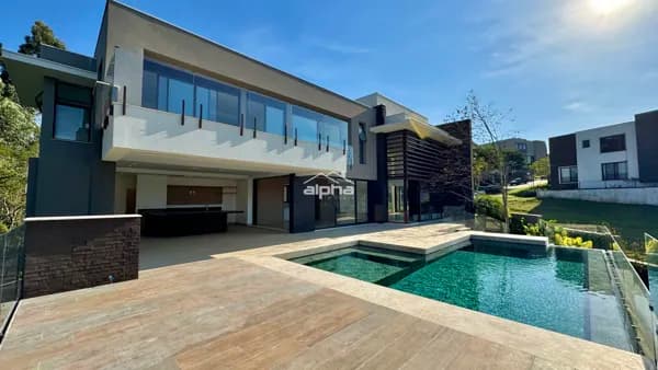 Excelente casa nova, nunca habitada, em condomínio clube!