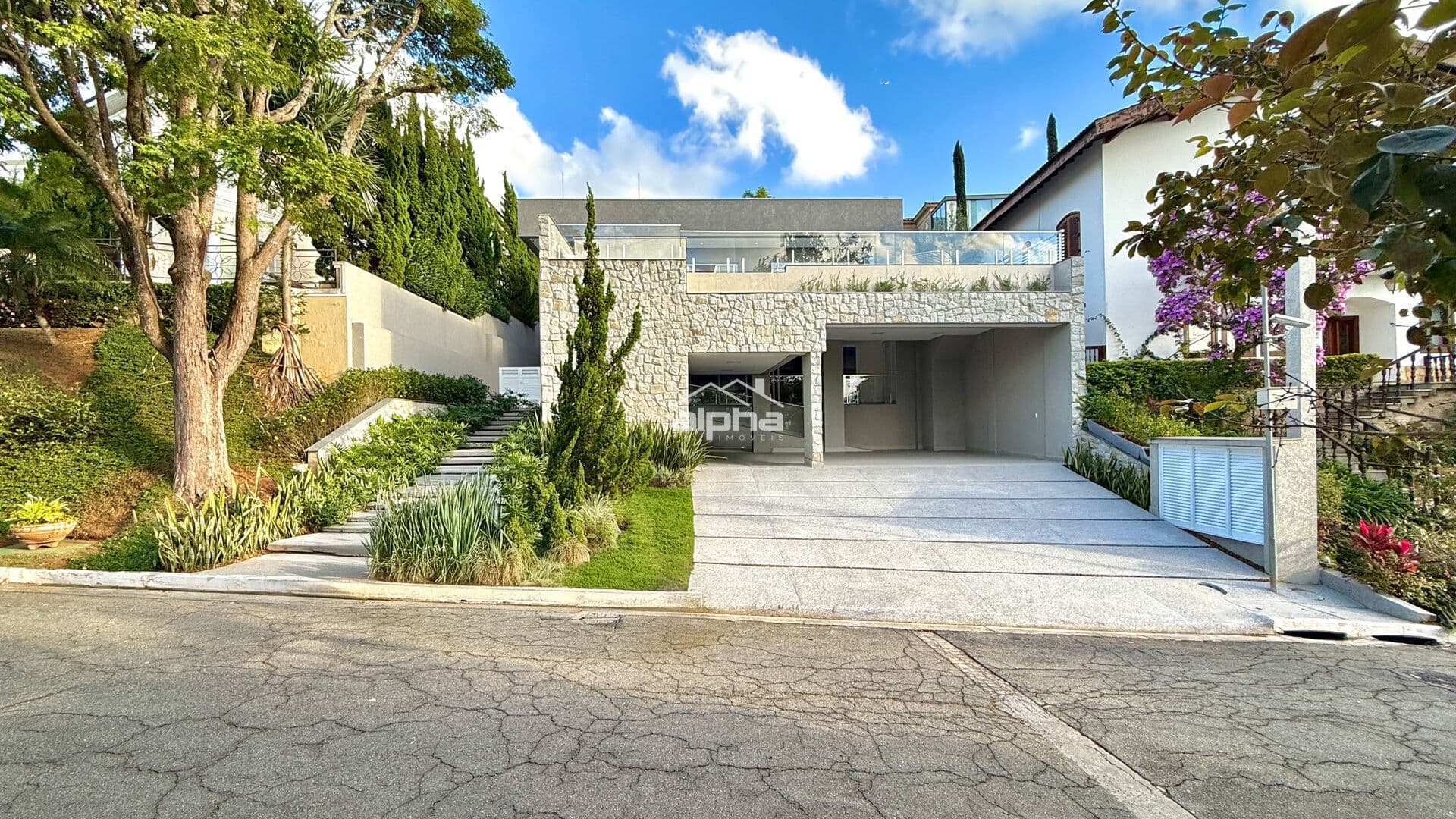 Alphaville 8 - casa recém construída, totalmente mobiliada e decorada!