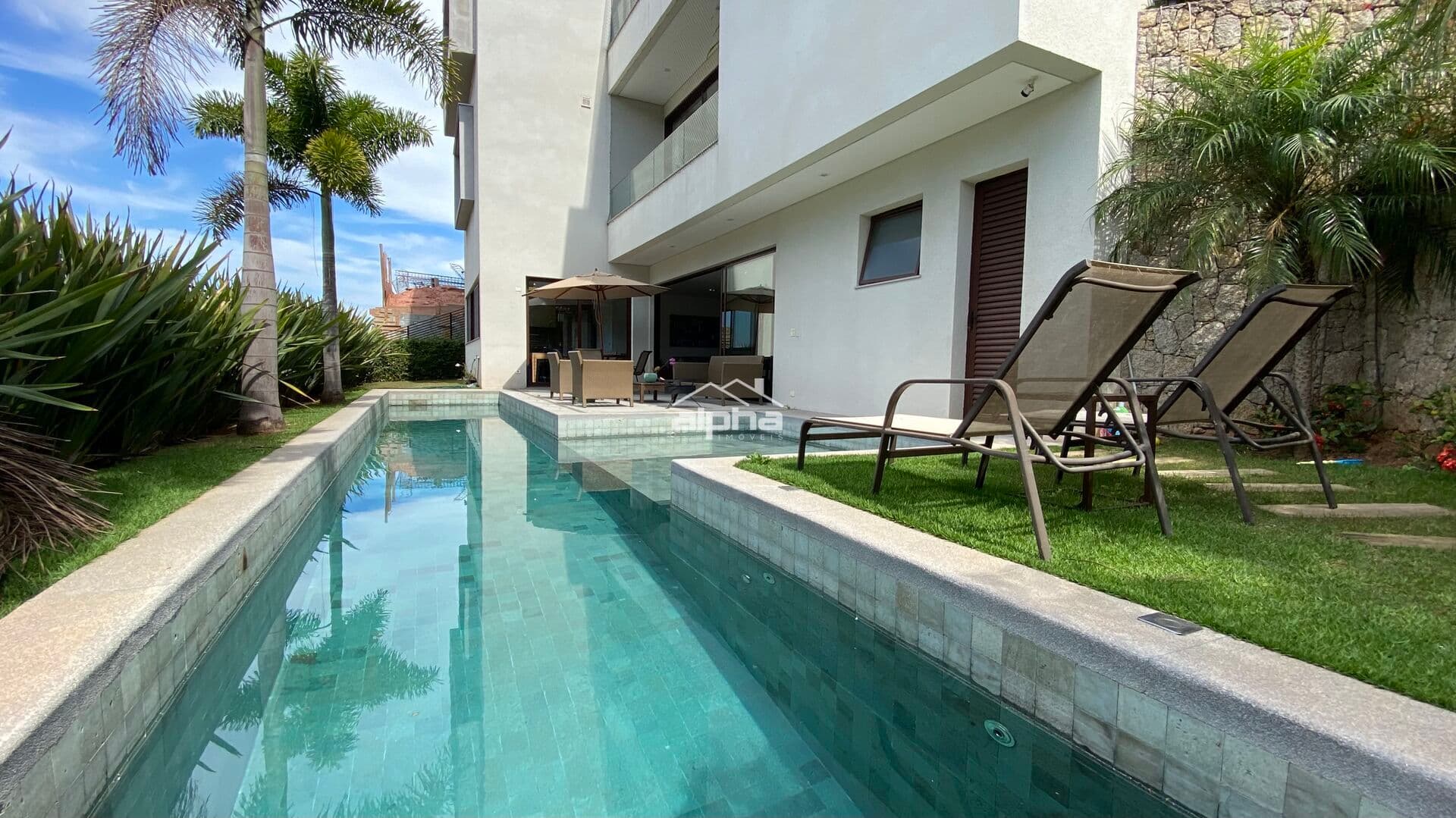 Linda casa de esquina no Alpha Sítio