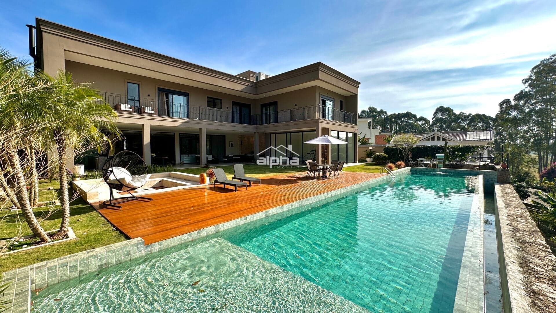 Maravilhosa casa, moderna e pronta para morar!