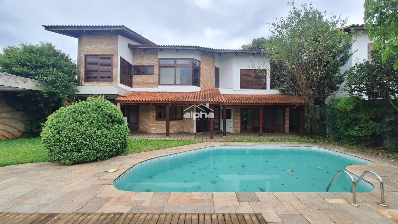 Casa de Condomínio em Santana de Parnaíba - Alphaville