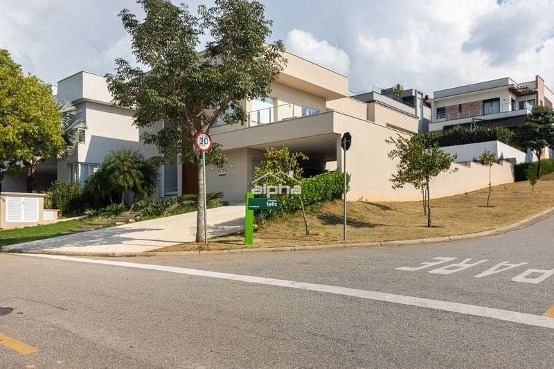 Casa de Condomínio em Santana de Parnaíba - Alphaville