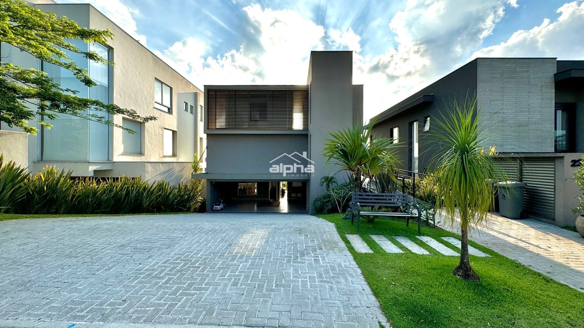 Maravilhosa casa, arquitetura contemporânea e vista permanente para a reserva ambiental!