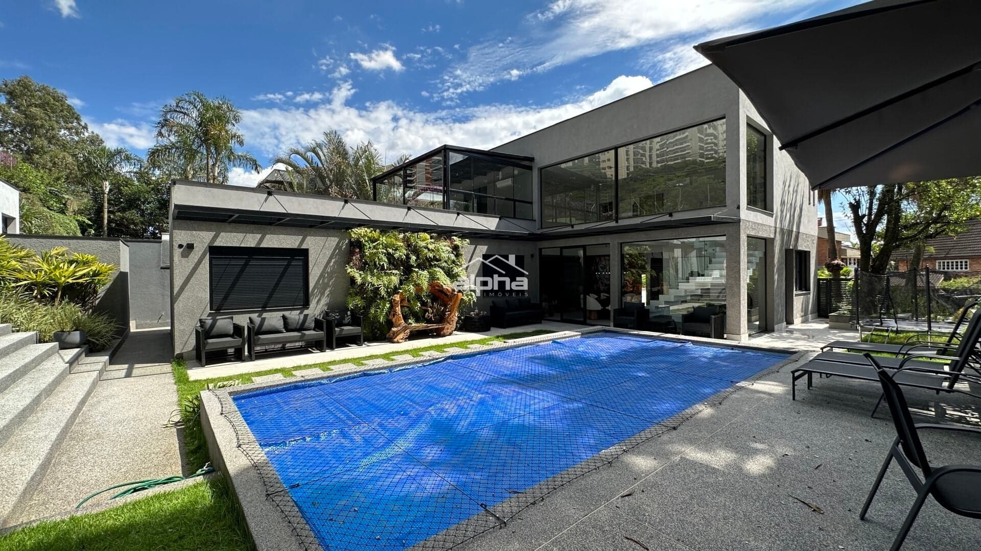 Maravilhosa casa, totalmente mobiliada, no centro de Alphaville!