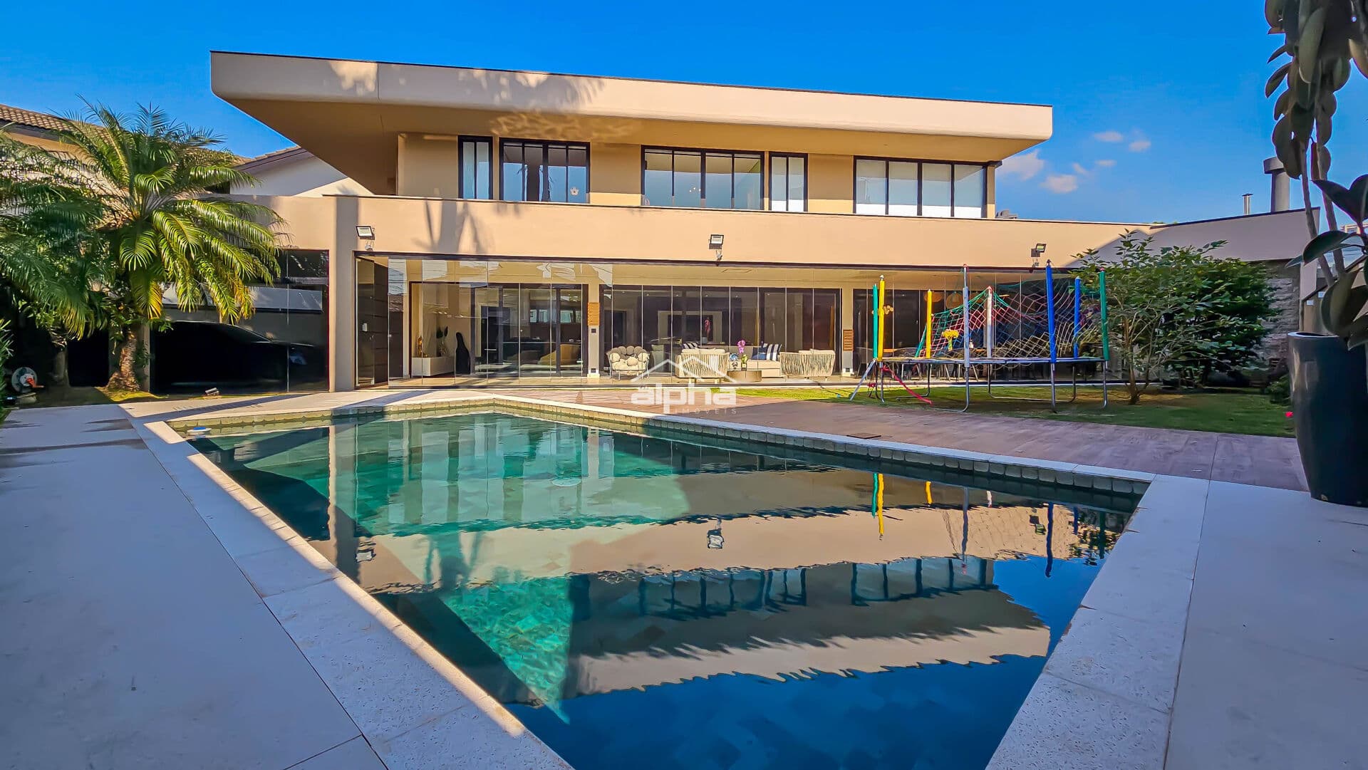 Casa em Santana de Parnaíba - Alphaville