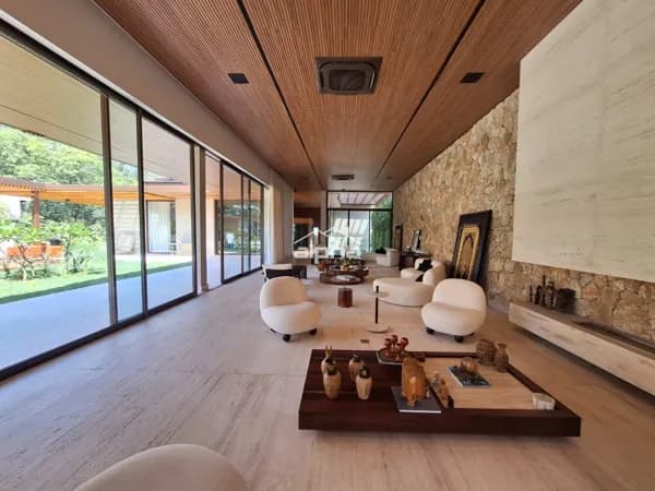 Mansão de altíssimo padrão, totalmente mobiliada e decorada!