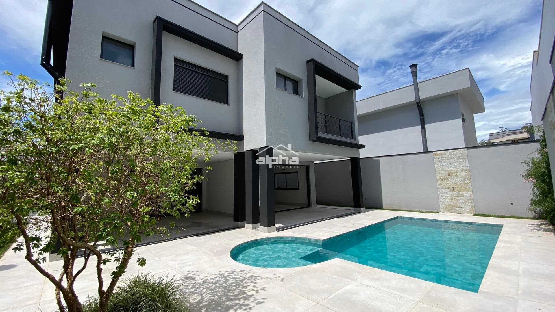 Casa nova, recém construída!